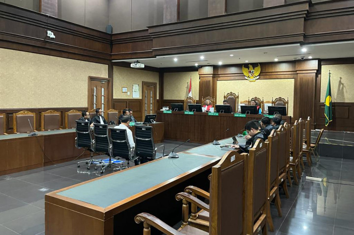 Sebelumnya, Rafael meminta dibebaskan oleh majelis hakim atas semua tuduhan yang diberikan kepadanya. Dia menilai udara bebas pantas untuknya karena sudah berjasa bagi negara.