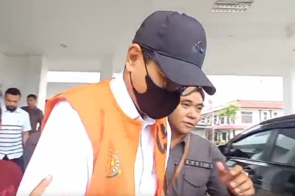 Tersangka dalam kasus itu masih menjabat sebagai Direktur Operasional dan Produksi PT Timah Tbk tahun 2017-2019.