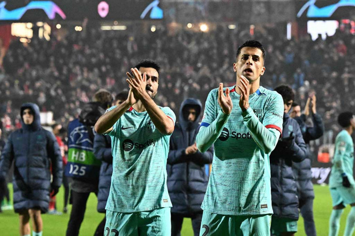 Sesaat sebelum laga berakhir, Barcelona mendapat tendangan penalti setelah Gundogan dilanggar Daley Sinkgraven di kotak terlarang. Gundogan yang maju menjadi algojo sukses membawa timnya menang dramatis 2-1.