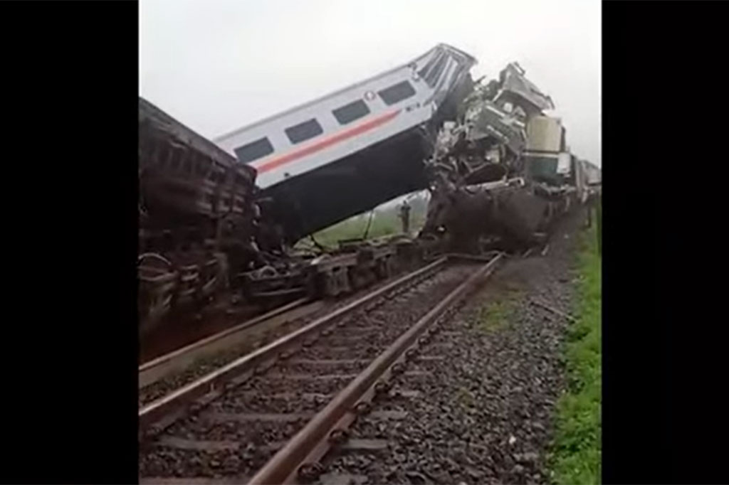 PT Kereta Api Indonesia (Persero) bersama Komite Nasional Keselamatan Transportasi (KNKT) segera menginvestigasi penyebab kecelakaan KA di Cicalengka, Kabupaten Bandung. 