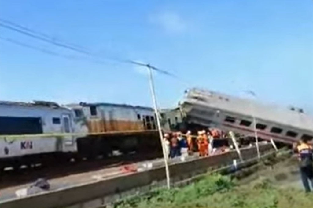 Direktorat Jenderal Perkeretaapian (DJKA) Kementerian Perhubungan (Kemenhub) juga mengirimkan tim untuk menindaklanjuti dan mengevakuasi korban kecelakaan KA tersebut. 