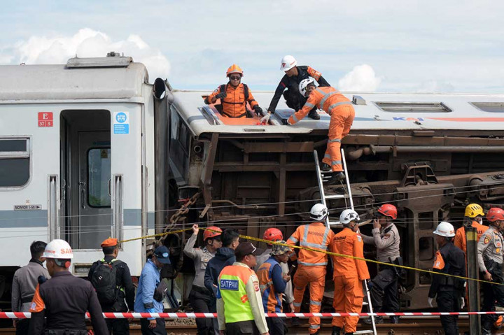 Kecelakaan dua KA komersial Turangga relasi Bandung-Surabaya dengan KA Bandung Raya relasi Padalarang-Cicalengka terjadi di KM 181+700 petak jalan antara Stasiun Haurpugur-Stasiun Cicalengka, Kabupaten Bandung sekitar pukul 06.00 WIB.