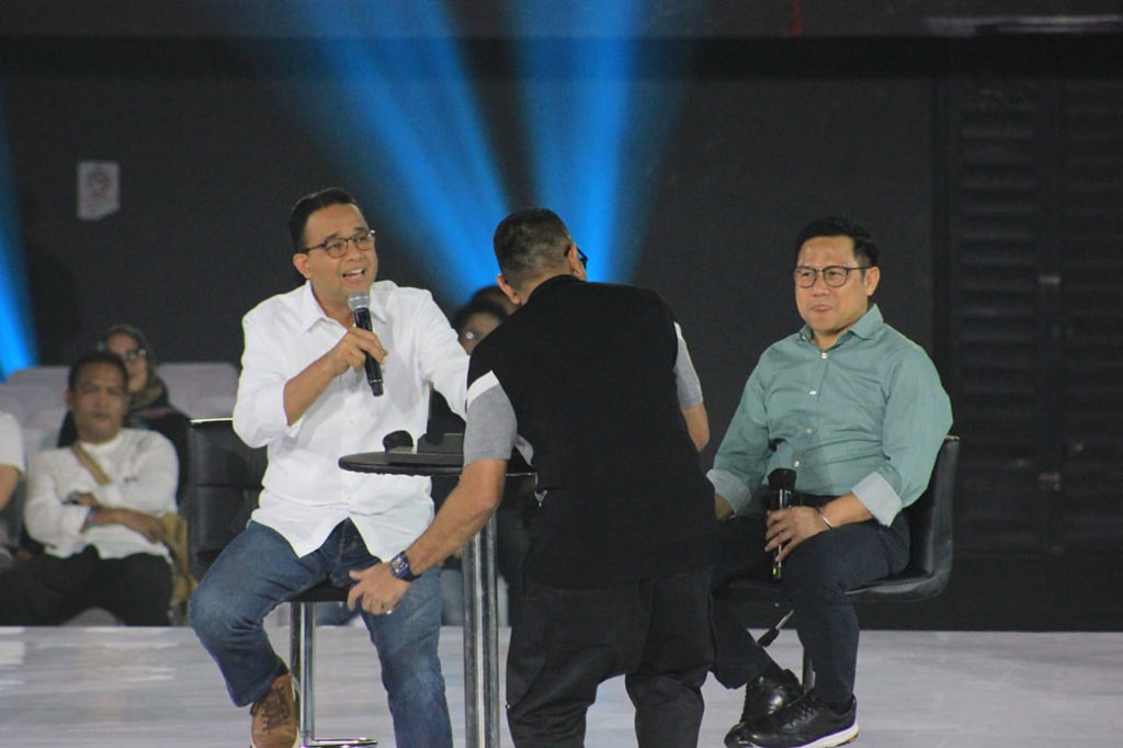 Calon presiden-cawapres nomor urut satu Anies Baswedan-Muhaimin Iskandar alias Cak Imin melontarkan candaan kepada Bendahara Umum Partai NasDem Ahmad Sahroni soal mimpinya menjadi presiden. Sahroni awalnya keinginannya menjadi Kepala Negara.