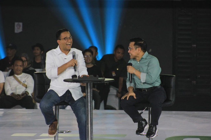 Cak Imin menjawab pernyataan Sahroni. Menurutnya, mimpi itu bisa dimulai dengan memasang baliho yang pernah dia lakukan. “Tapi memang kadang-kadang kita mulai dari baliho untuk bisa ke sini,” ucap Cak Imin.