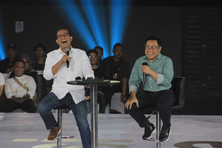 Cak Imin menimpalinya dengan menjelaskan ada cara yang lebih cepat untuk menjadi calon presiden ketimbang MK. “MK pun, mas MK pun bisa lama, lama. Lebih cepet lagi kalau lewat paman. Nggak Bahaya ta?” canda Cak Imin.