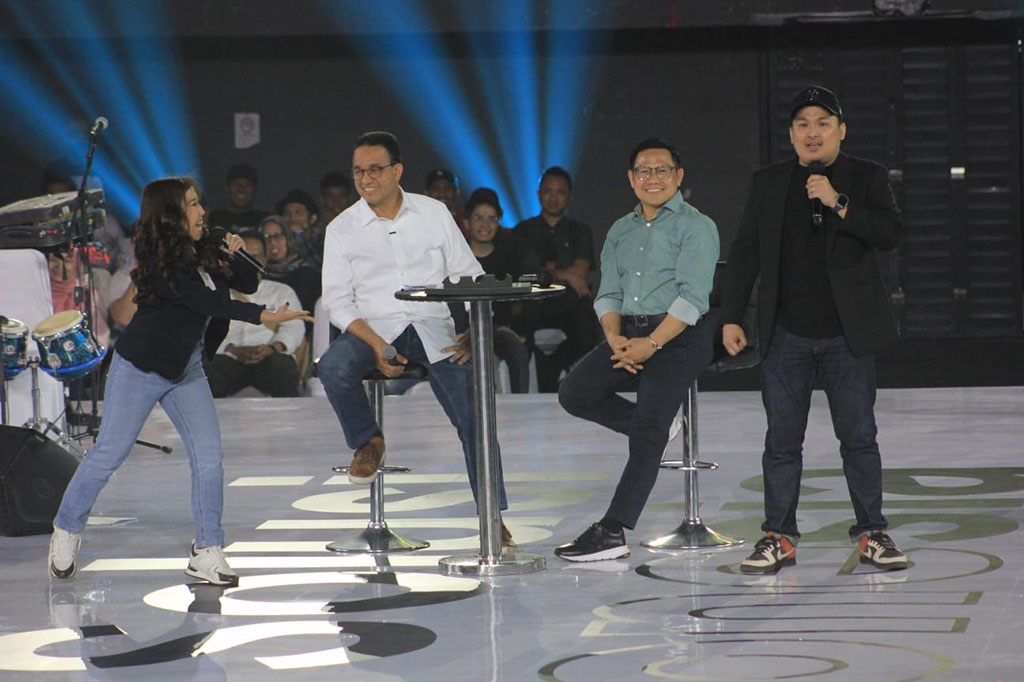 Dalam acara tersebut, komedian Ate dan Kiky Saputri melakukan roasting terhadap pasangan nomor urut 1 dengan mengatakan bahwa Anies sebagai King of rethoric, serta Gus Imin yang dianggap kerap melakukan kesalahan ceroboh (blunder) dalam menyampaikan sesuatu kepada publik.