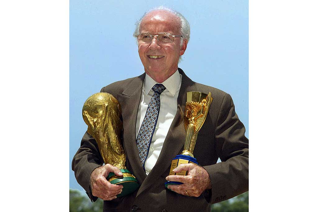 Sebagai penyerang, Sang Serigala Tua julukan Zagallo, menjadi bagian dari tim Brasil yang menjuarai Piala Dunia pada 1958 dan 1962 bersama Pele.