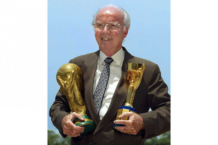 Sebagai penyerang, Sang Serigala Tua julukan Zagallo, menjadi bagian dari tim Brasil yang menjuarai Piala Dunia pada 1958 dan 1962 bersama Pele.