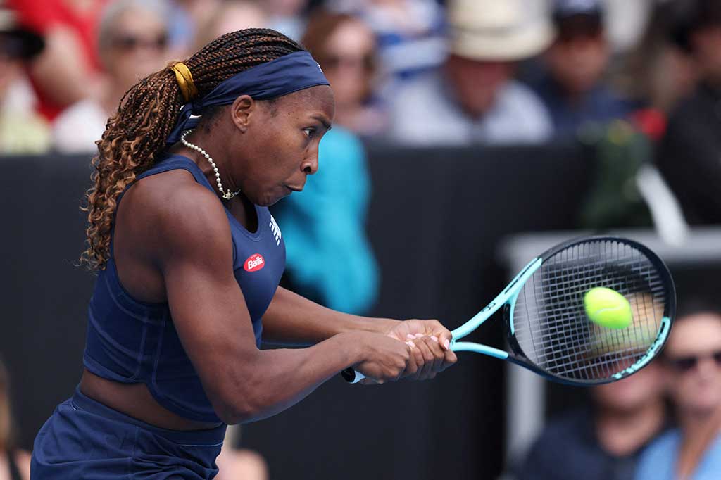 Juara bertahan Gauff tidak terpengaruh oleh penundaan laga akibat hujan di tengah pertandingan, dan memiliki banyak senjata untuk menghadapi unggulan keempat Navarro dalam pertandingan yang hanya memakan waktu satu jam lebih tersebut.