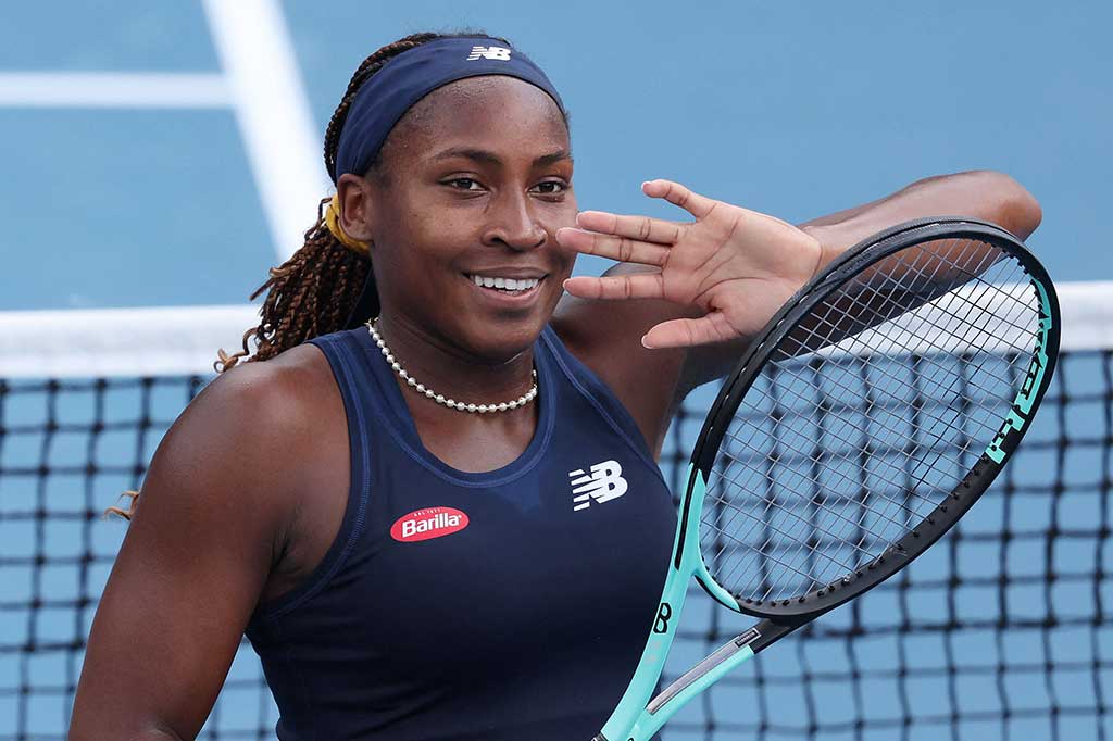 Unggulan teratas Coco Gauff menjaga performa apiknya menjelang Australian Open dengan mengalahkan Emma Navarro 6-3, 6-1 di semifinal Auckland Classic, Sabtu, 6 Januari 2024.  