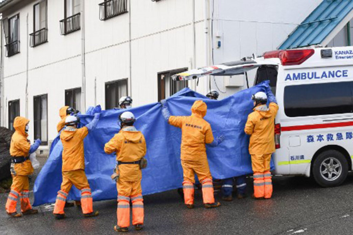 Korban tewas akibat gempa bumi dahsyat yang melanda Semenanjung Noto dan daerah sekitarnya di Jepang tengah pada Hari Tahun Baru mencapai 126 orang, Sabtu, 6 Januari 2024, dengan lebih dari 200 orang masih belum ditemukan.