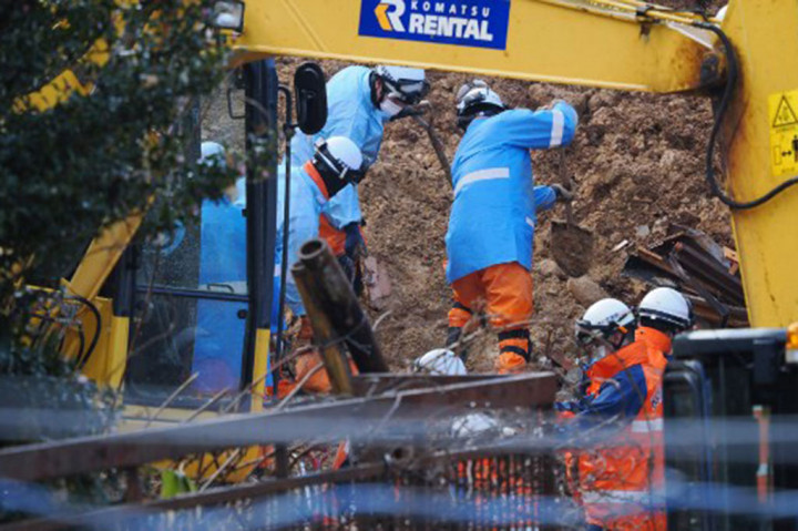 Hingga Sabtu pagi, 210 orang masih belum ditemukan di prefektur tersebut saat tim penyelamat secepatnya menyelamatkan orang-orang dari reruntuhan, sementara hujan diperkirakan akan turun hingga Minggu diikuti oleh salju di wilayah tersebut.