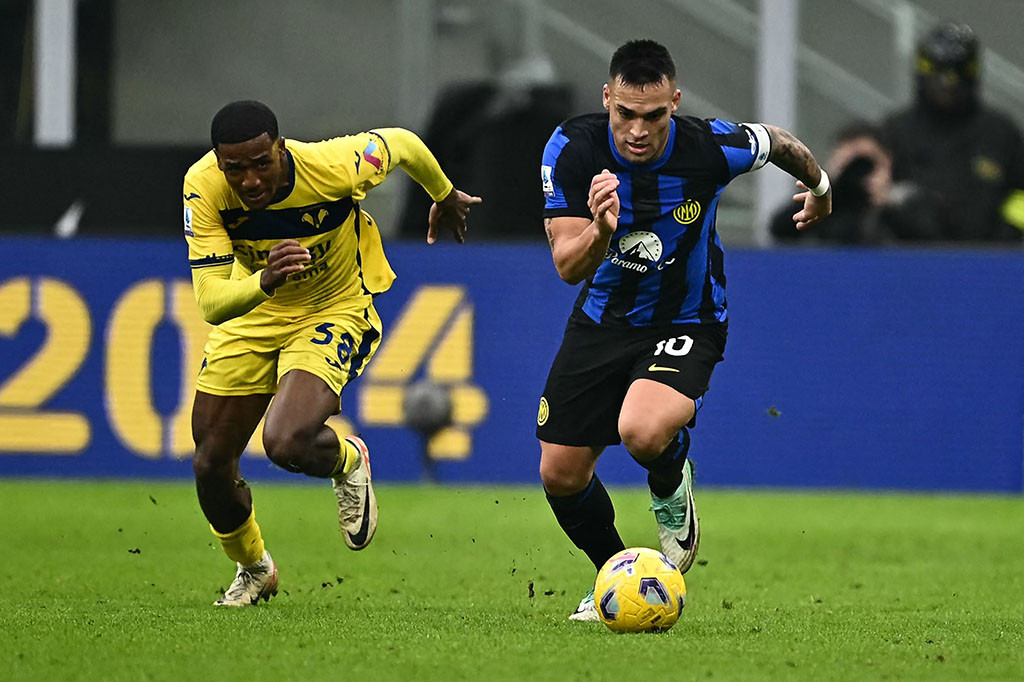 Inter Milan menegaskan statusnya sebagai juara musim dingin Liga Italia atau pemuncak klasemen sementara Liga Italia pada awal Januari, setelah berhasil menaklukkan Verona dengan skor 2-1, Sabtu, 6 Januari 2024.