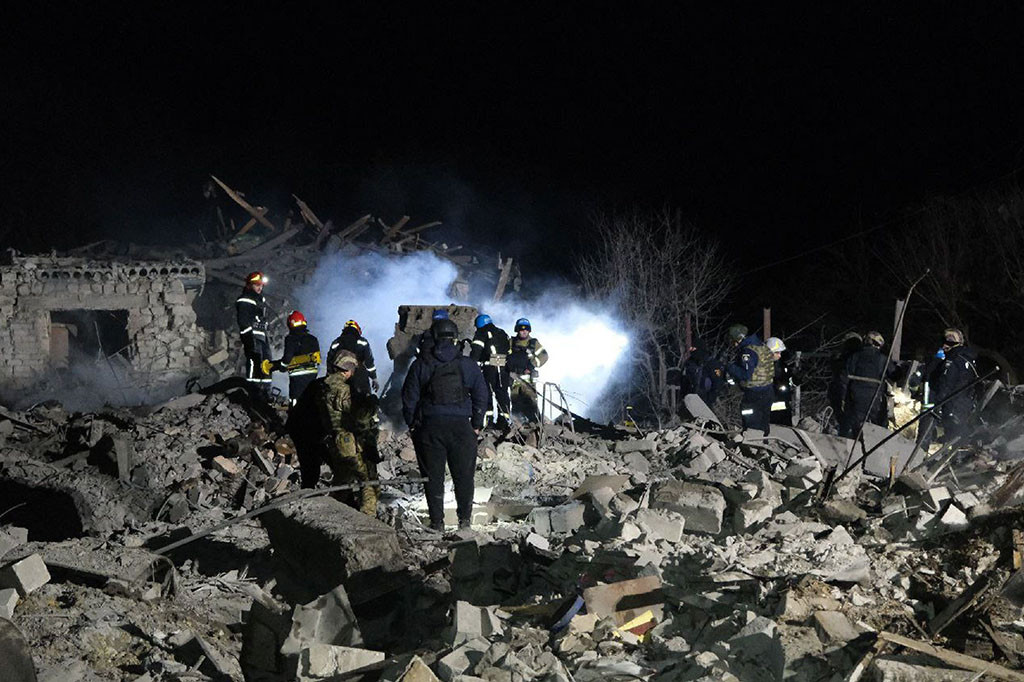 “Pukulan terbesar ditujukan ke Pokrovsk dan Rivne di komunitas Myrnograd,” kata kepala wilayah Donetsk, Vadim Filashkin, melalui Telegram.