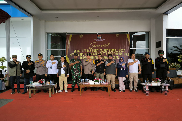 Pengiriman dilakukan selama 2 hari yaitu pada 6 dan 7 Januari 2024 untuk 20 kontainer di dalam kapal pertama yang bersandar pada tanggal 5 Januari 2024 di Pelabuhan Perawang.