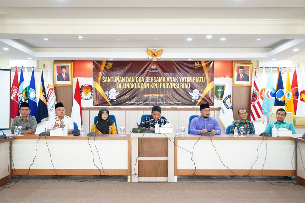 Komisi Pemilihan Umum (KPU) Riau melepas surat suara Pemilu 2024 kepada KPU Kabupaten/Kota se-Provinsi Riau. Pelepasan surat suara tersebut dilaksanakan di Pelabuhan Perawang, Kabupaten Siak.