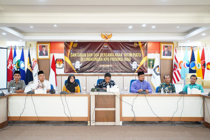 Komisi Pemilihan Umum (KPU) Riau melepas surat suara Pemilu 2024 kepada KPU Kabupaten/Kota se-Provinsi Riau. Pelepasan surat suara tersebut dilaksanakan di Pelabuhan Perawang, Kabupaten Siak.