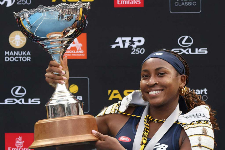 Coco Gauff mengalahkan Elina Svitolina dalam final tiga set yang melelahkan, Minggu, 7 Januari 2024, untuk mempertahankan gelar Auckland Classic dalam pemanasan yang ideal untuk Australian Open.