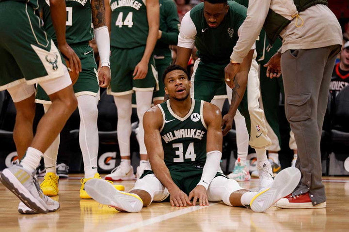 Tim tiga besar klasemen Wilayah Timur Milwaukee Bucks harus mengakui keunggulan Houston Rockets pada laga bola basket NBA di Toyota Center, Houston, Texas, Minggu, 7 Januari 2024 WIB. Bucks kalah 108-112 dari Rockets.