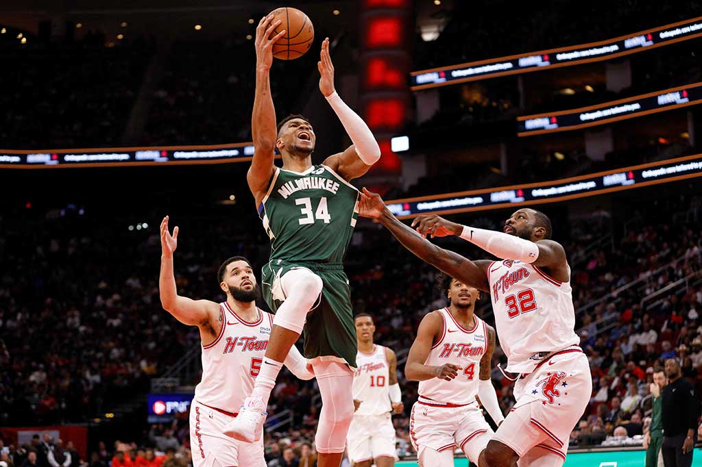 Bintang Bucks Giannis Antetokounmpo mencetak 48 poin dan 17 rebound, namun timnya tak bisa berbuat banyak menghadapi Rockets setelah kuarter pertama.