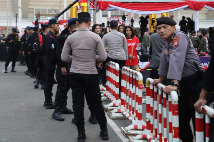 Hasil evaluasi memang ternyata masih ada peserta yang datang tetapi bukan undangan.
