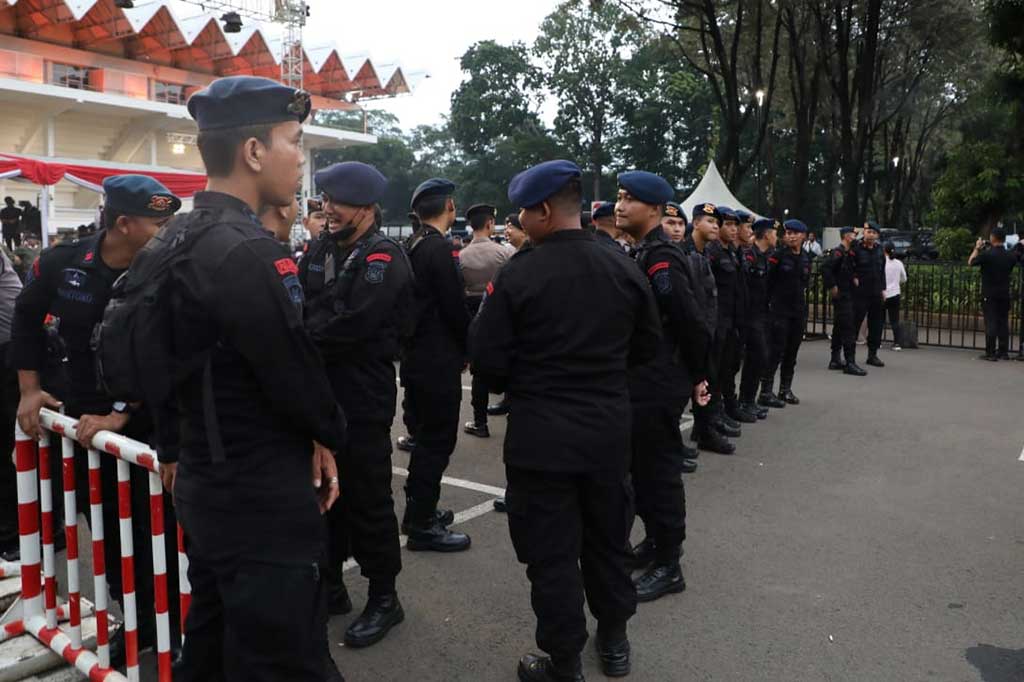 ??????Setiap ada pasangan calon (paslon) dan massa pendukungnya datang, Kepolisian sudah menyiapkan pengamanan. Setiap untuk massa pendukung sudah disiapkan hingga 150 personel untuk menyekat area debat dan memastikan setiap tamu yang datang membawa undangan. Hal ini sebagai evaluasi dari pelaksanaan debat yang pertama dan kedua.