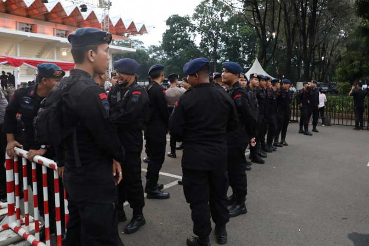 ??????Setiap ada pasangan calon (paslon) dan massa pendukungnya datang, Kepolisian sudah menyiapkan pengamanan. Setiap untuk massa pendukung sudah disiapkan hingga 150 personel untuk menyekat area debat dan memastikan setiap tamu yang datang membawa undangan. Hal ini sebagai evaluasi dari pelaksanaan debat yang pertama dan kedua.