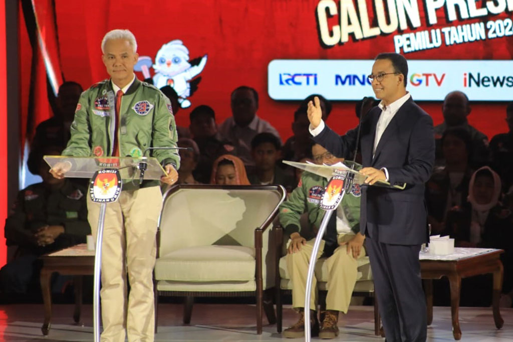 Selain itu, Anies menyinggung kembali soal pelanggaran etik dalam pencalonan Gibran Rakabuming Raka sebagai calon wakil presiden pendamping Prabowo. Menurut Anies, Prabowo bertolak belakang dengan pernyataannya bahwa etik adalah hal penting dalam sebuah kepemimpinan.