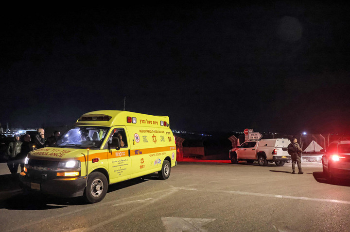 Polisi Israel mengatakan pada hari Minggu, 7 Januari 2024, bahwa petugas yang menanggapi serangan menabrak mobil di sebuah pos pemeriksaan di Tepi Barat yang diduduki menembak seorang gadis Palestina, dan petugas medis mengkonfirmasi kematian anak tersebut.