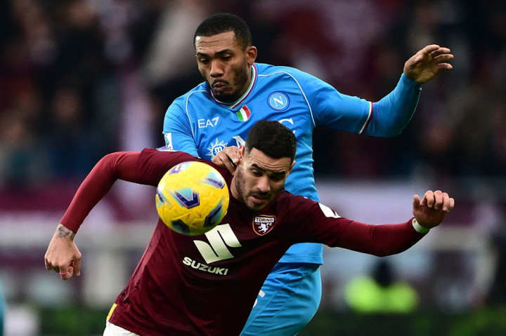 Torino membuat kejutan dengan menundukkan Napoli pada giornata ke-19 liga Italia Serie A 2023/2024, Minggu 7 Januari. Kemenangan tersebut makin istimewa karena diraih dengan skor 3-0 dalam kondisi Napoli yang harus tampil dengan 10 pemain.
