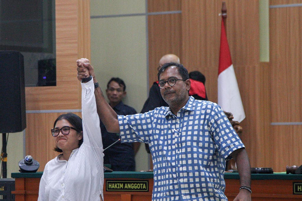 Majelis H Buakim Pengadilan Negeri (PN) Jakarta Timur memberikan vonis bebas kepada Haris Azhar dan Fatia Maulidayanti karena tidak terbukti melakukan pencemaran nama baik terhadap Menteri Koordinator Bidang Kemaritiman dan Investasi, Luhut Binsar Pandjaitan.