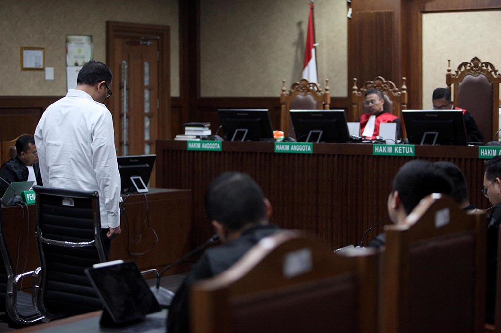 Mantan pejabat Direktorat Jenderal Pajak Kementerian Keuangan Rafael Alun Trisambodo divonis 14 tahun penjara dan denda sebesar Rp500 juta subsider 3 bulan penjara dalam kasus dugaan gratifikasi dan tindak pidana pencucian uang (TPPU).