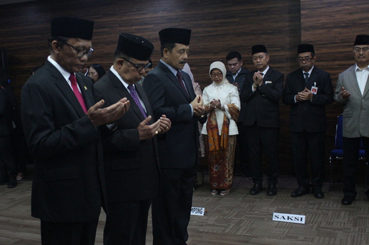 Ketiganya dilantik berdasarkan Surat Keputusan Nomor 1 Tahun 2024 tentang Pembentukan dan Keanggotaan Majelis Kehormatan Mahkamah Konstitusi 2024 tanggal 2 Januari 2024.