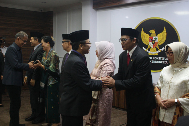 Pembentukan MKMK merupakan amanat Pasal 27A ayat (2) Undang-Undang Nomor 7 Tahun 2020 tentang Mahkamah Konstitusi.