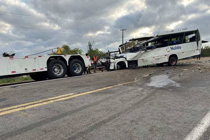 Ini adalah kecelakaan terbaru yang melibatkan sebuah bus dan banyak korban jiwa di Brasil. Agustus lalu tujuh pendukung Corinthians yang berbasis di Sao Paulo tewas di jalan raya di tenggara negara itu setelah menghadiri pertandingan tim mereka melawan Cruzeiro di Belo Horizonte.