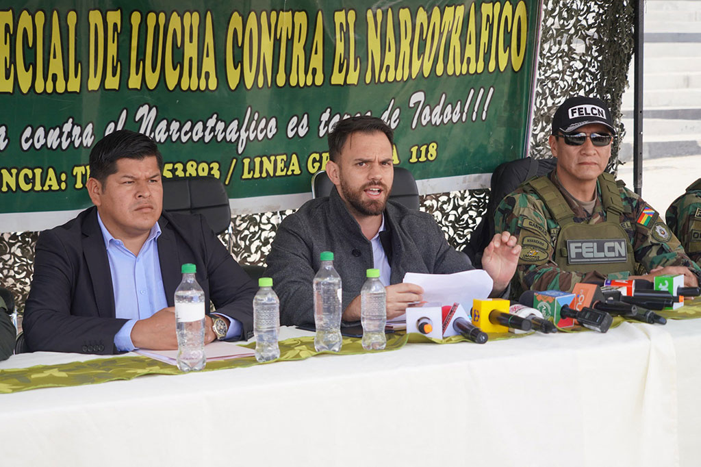 “Penyitaan kokain terbesar dalam sejarah negara kita ditemukan di sebuah truk di jalan Andes pada tanggal 30 Desember, tersembunyi di antara pengiriman kayu tujuan Eropa,