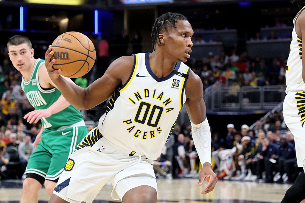 Sebanyak tujuh pemain Pacers memberikan sumbangsih dua digit poin. Aaron Nesmith mencetak 17 poin, Myles Turner 16 poin, Buddy Hield 15 poin, Obi Toppin 13 poin, T.J McConnell 12 poin, dan Jalen Smith 11 poin.