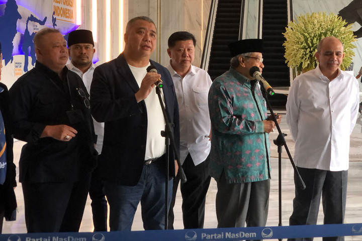 Senada, Ahmad Ali menuturkan dirinya memang mengundang Said. Dia tidak menampik pembicaraan dengan Said terkait politik. “Ini kantor partai politik, biasanya bicara hal-hal politik,” jelas dia. 