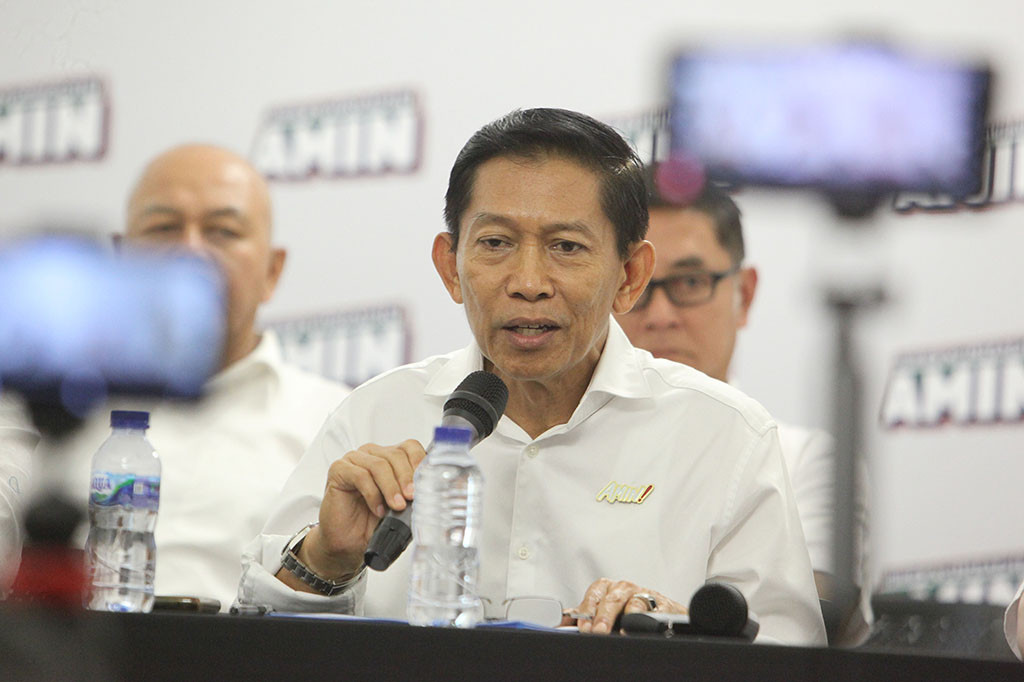 Ia menegaskan bahwa debat itu juga sama sekali tidak menyerang pribadi, namun kebijakan dan masalah kenegaraan yang memang harus dibuka kepada publik.