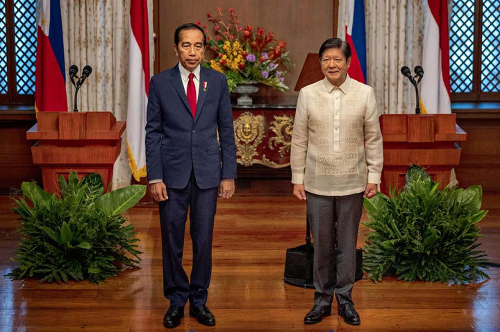 Presiden Joko Widodo bertemu dengan Presiden Filipina Ferdinand Marcos Jr di Istana Malacanang, Manila, Filipina, Rabu, 10 Januari 2024, dalam rangka memperkuat sejumlah kerja sama kedua negara.