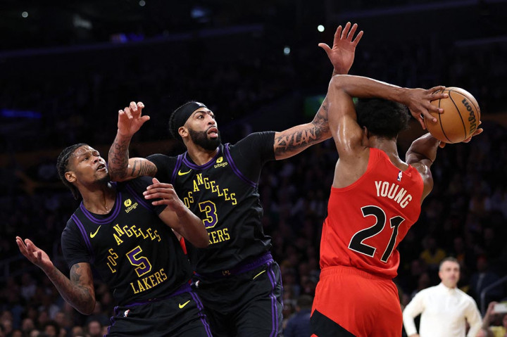 Anthony Davis mencetak 41 poin, tertinggi musim ini, saat Los Angeles Lakers mengalahkan Toronto Raptors 132-131 dalam pertandingan NBA yang mendebarkan pada hari Selasa, 9 Januari 2024.