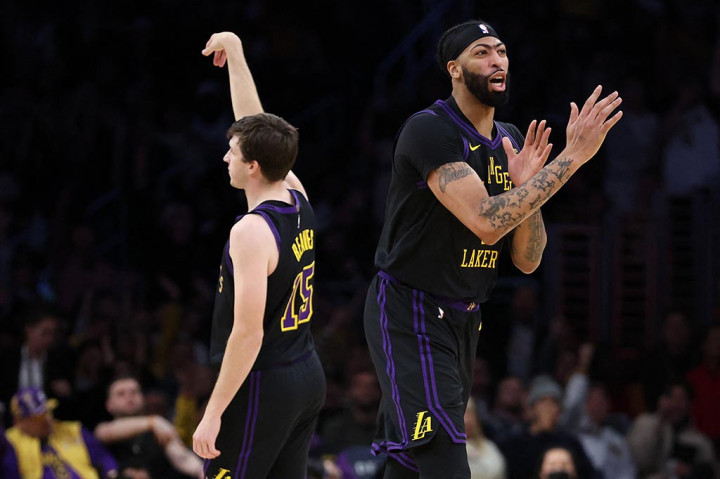 Pemain All-Star delapan kali itu mencetak 20 poin dalam periode terakhir dengan skor tinggi, termasuk 11 dari 11 lemparan bebas yang sempurna, untuk membantu Lakers membalikkan defisit enam poin dan mengklaim kemenangan kedua berturut-turut.