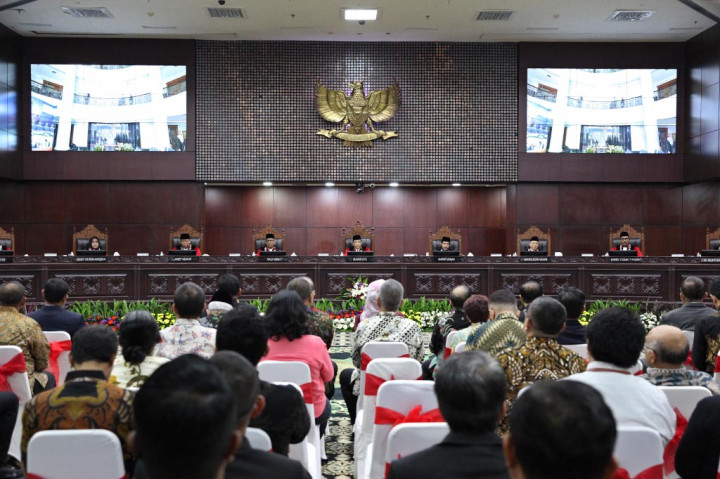 Ketua Mahkamah Konstitusi (MK) Suhartoyo menekankan bahwa mendapatkan, meningkatkan, dan mempertahankan kepercayaan publik atau public trust merupakan hal yang penting bagi lembaga penjaga konstitusi tersebut.