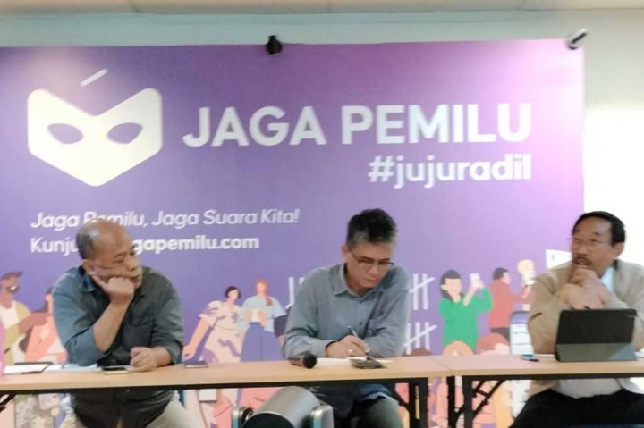 “Ini sudah terjadi pada pemilu 2014 ketika ada kejanggalan dari salah satu calon dari parpol saat kami menemukan 35 ribu surat suara dengan satu coblosan. Lalu pada 2019, terjadi peristiwa di Malaysia dimana ditemukan surat suara yang sudah tercoblos, mencoblos calon legislatif yang juga putra Duta Besar Rusdi Kirana,” kata Wahyu saat menjadi pembicara di diskusi Netralitas Aparat dalam Pemilu yang digelar Perkumpulan Jaga Pemilu, Rabu, 10 Januari 2024.