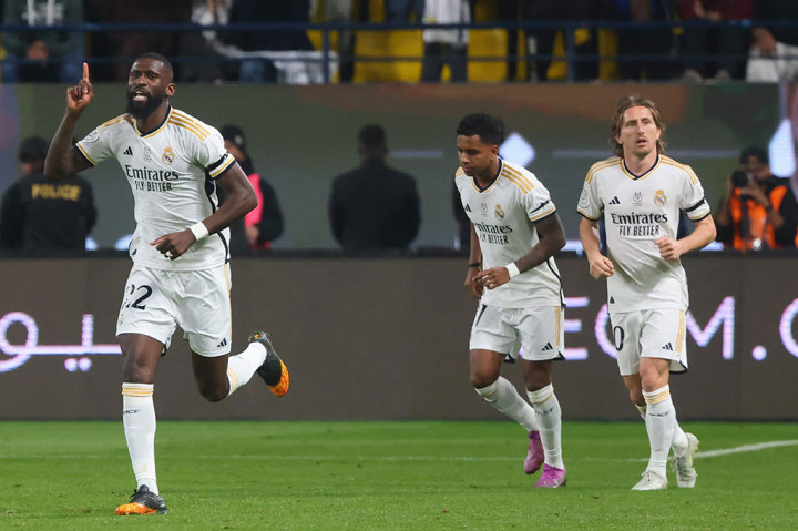 Antonio Rudiger berhasil menyamakan kedudukan untuk Madrid dengan cara yang sama saat ia menyundul bola tendangan sudut Luka Modric menjadi gol.