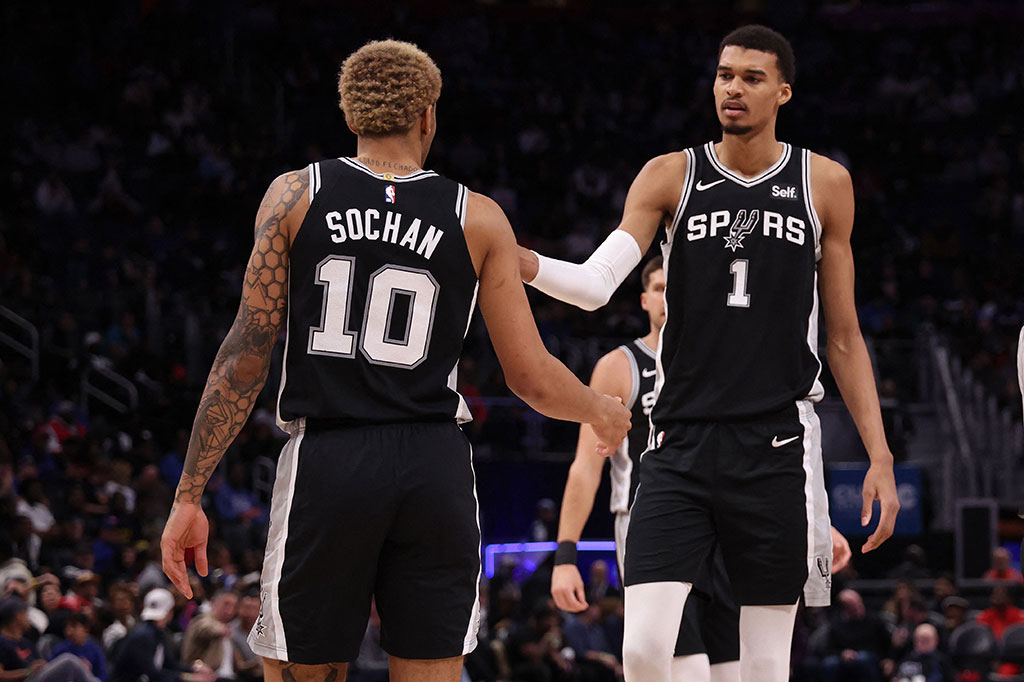 Bintang muda Victor Wembanyama, mencetak triple-double saat San Antonio Spurs mengalahkan Detroit Pistons 130-108 pada laga yang digelar di Little Caesars Arena Detroit Michigan, Kamis, 11 Januari 2024 WIB. Bagi Spurs, hasil tersebut sekaligus menghapus 11 kekalahan beruntun.