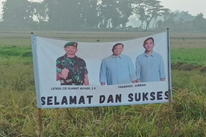 Komandan Kodim (Dandim) 0726 Sukoharjo Letkol Czi Slamet Riyadi merasa menjadi korban hoaks dan propaganda negatif atas munculnya APK (alat peraga kampanye) berupa spanduk bergambar dirinya bersama pasangan calon (Paslon) Nomor Urut 02, Prabowo Subianto-Gibran Rakabuming Raka, dengan tulisan narasi 'Selamat Dan Sukses'.