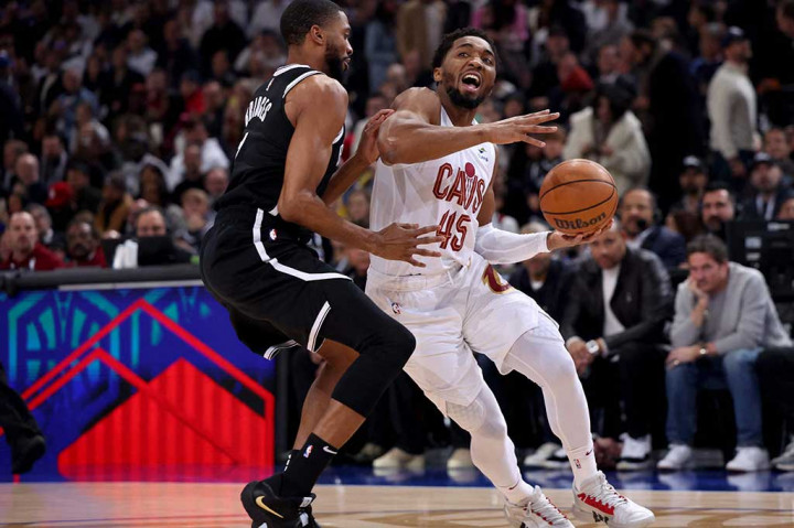 Skor di atas 40 poin ini adalah yang ke-16 yang dicetak oleh Mitchell dalam dua tahun membela Cavaliers. Mitchell juga mencatat double-double dengan tambahan 12 rebound, menyumbang enam assist, dan empat steal.