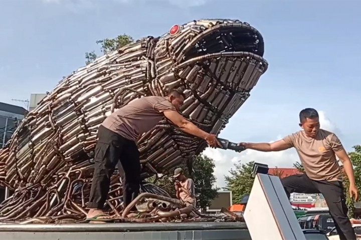 Kasatlantas Polresta Pati, Kompol Asfauri, mengungkapkan, jika monumen ikan bandeng dari knalpot brong sesuai dengan ikon Kota pati. Selain itu, monumen ini juga sebagai peringatan kepada para pengguna knalpot brong untuk mematuhi aturan lalu lintas.