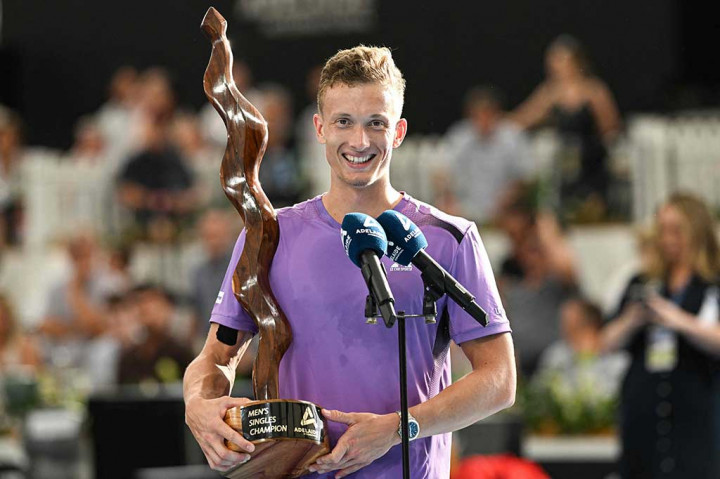 Jiri Lehecka sukses bangkit kembali dari kekalahan set pertama untuk mengalahkan Jack Draper di final Adelaide Internasional, sekaligus merebut gelar ATP Tour perdananya, Sabtu, 13 Januari 2024.